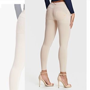 Freddy WR.UP® Fashion Mid Rise 7/8 Length Light Beige Pants Size Small NWT